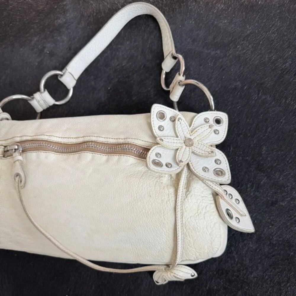 Miu Miu White Leather Handbag with Flower Motif - Picture 2 of 12
